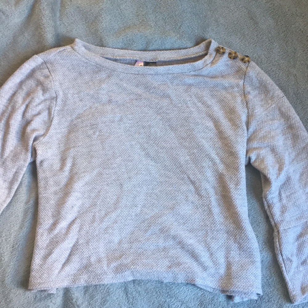 Semi cropped grey top